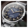 KUOE SOMBRERO 90-011 GRADATION NAVY LINEN TEXTURED DIAL FLAT-LINK BRACELET