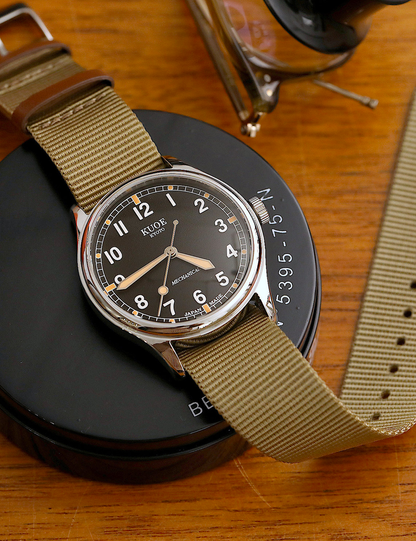 KUOE OLD SMITH 90-002 LARGE 38MM BLACK  NO-DATE AUTOMATIC SUPER-LUMINOVA