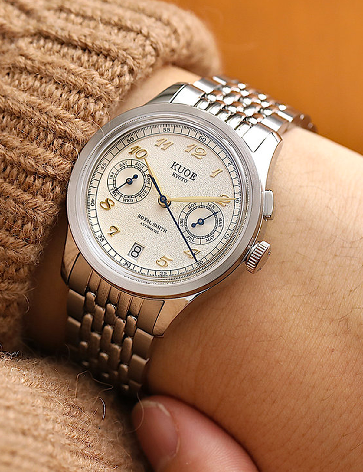 KUOE ROYAL SMITH 90-010 IVORY X GRAINY FINISH DIAL / MIXED-LINK BRACELET / EXHIBITION CASEBACK