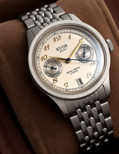 KUOE ROYAL SMITH 90-010 IVORY X VERTICAL BRUSHED DIAL / BOR BRACELET / MEDAILLON CASEBACK