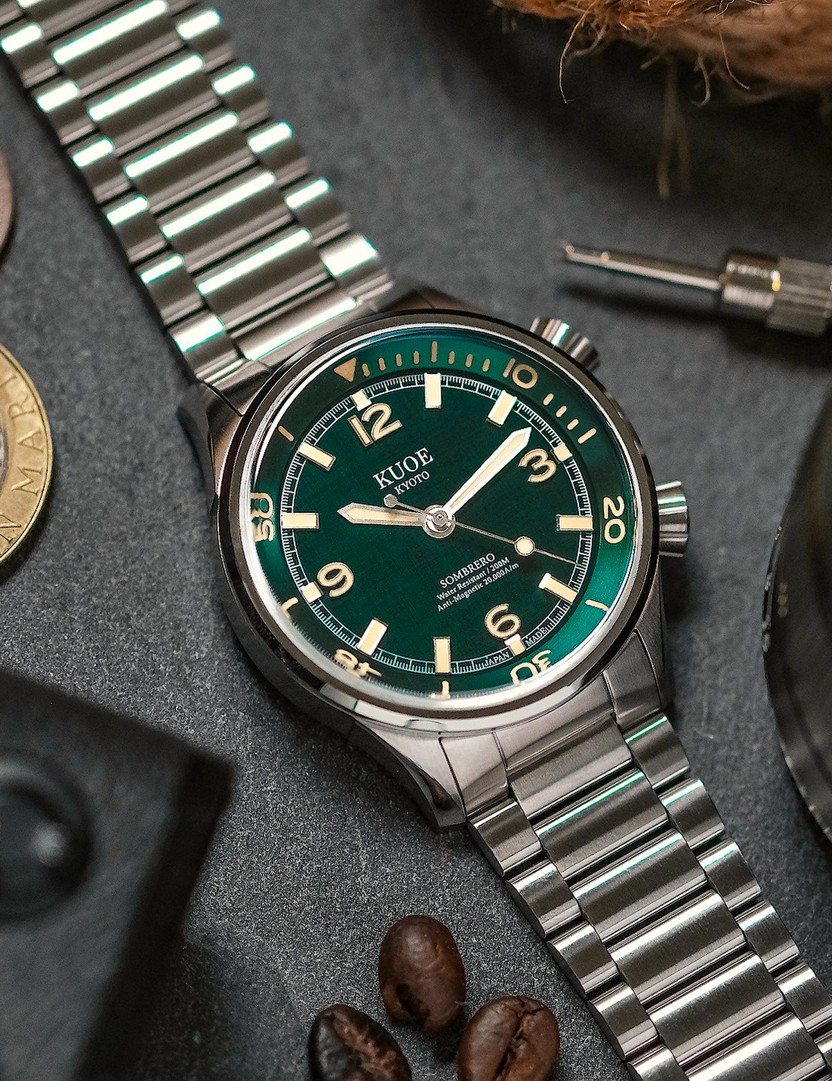 KUOE SOMBRERO 90-011 GREEN LINEN TEXTURED DIAL FLAT-LINK BRACELET