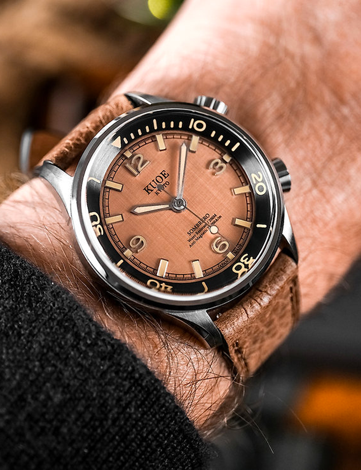 KUOE SOMBRERO 90-011 SALMON PINK LINEN TEXTURED DIAL BRACELET JUBILE