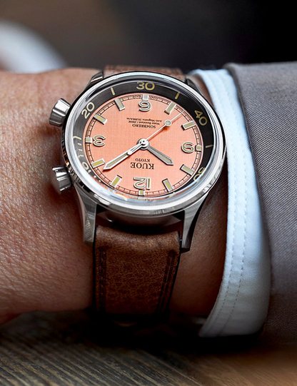 KUOE SOMBRERO 90-011 SALMON PINK LINEN TEXTURED DIAL BRACELET FLAT LINK