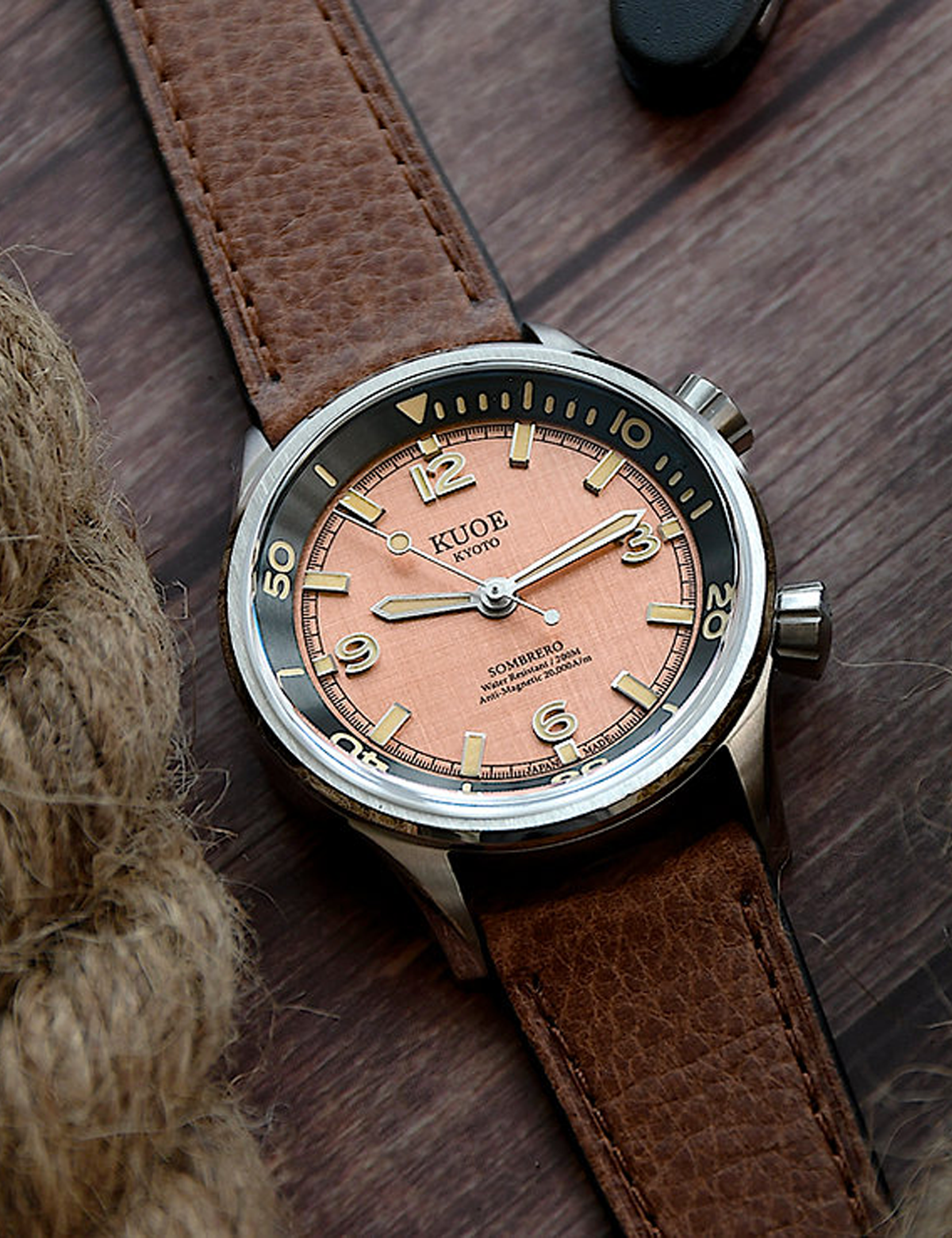 KUOE SOMBRERO 90-011 SALMON PINK LINEN TEXTURED DIAL BRACELET JUBILE