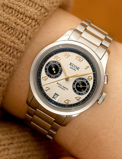 KUOE ROYAL SMITH 90-010 PANDA X GRAINY FINISH DIAL / FLAT LINK STRAP / EXHIBITION CASEBACK