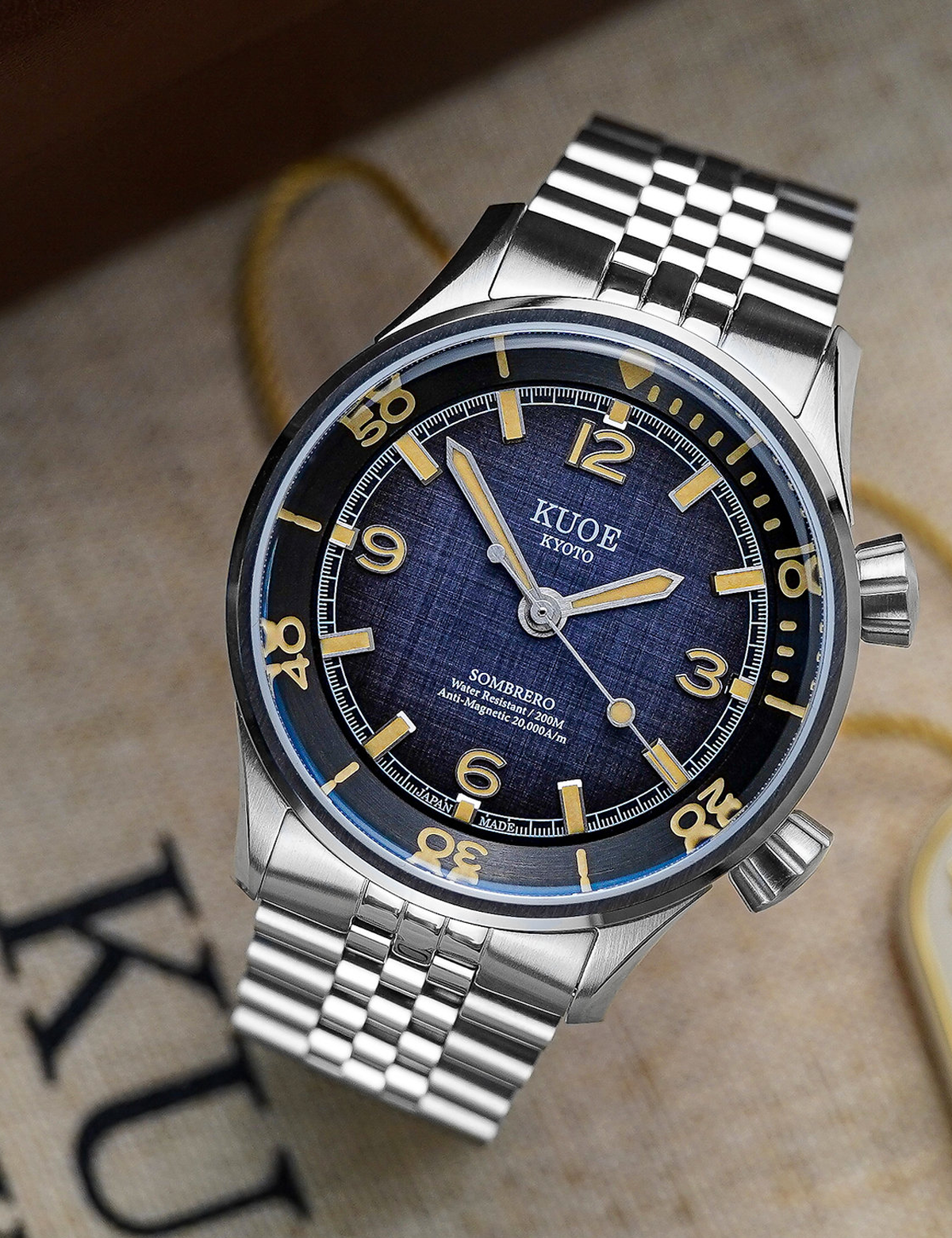 KUOE SOMBRERO 90-011 GRADATION NAVY LINEN TEXTURED DIAL JUBILEE BRACELET